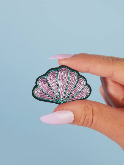 Broche Malicieuse : coquillage